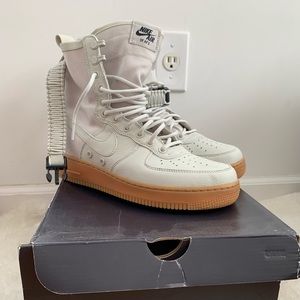 NIKE Air Force 1 color bone. size W 10, NIB